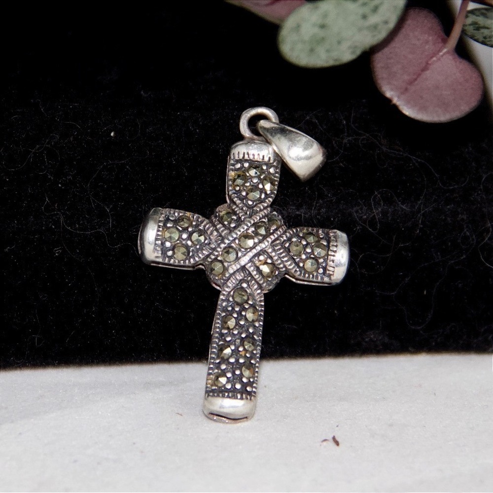 Vintage Sterling Silver Marcasite Cross‎ Pendant Knotted Religious Charm 925